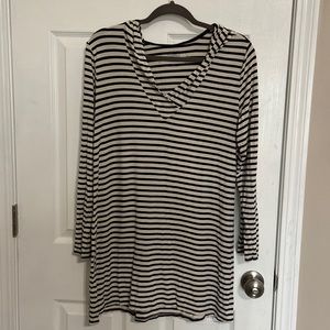 Soma light weight hooded shirt